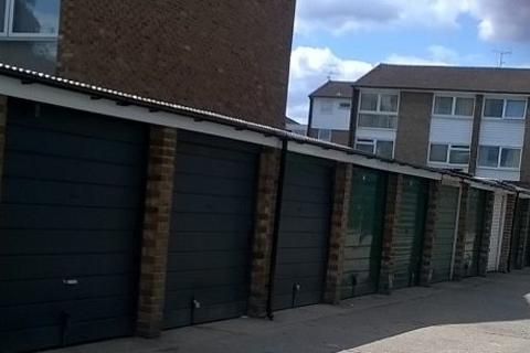 Garage to rent, Hedge Lane, London N13