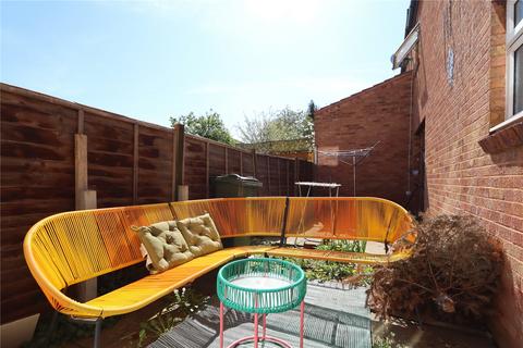 98 Corn Hill, Two Mile Ash, Milton Keynes, MK8 8HB