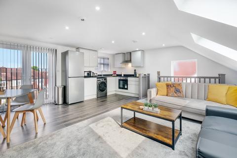 3 bedroom apartment to rent, TW3 Ellerdine Rd 207-A