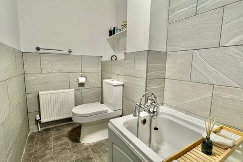 1 The Waltons, Folkestone, CT19 5QF