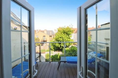 2 bedroom apartment for sale, Cobham Road, Essex SS0
