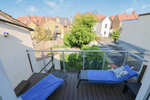 2 bedroom apartment for sale, Cobham Road, Essex SS0