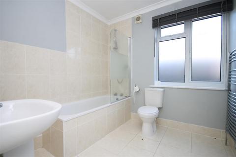 1 Willow Vale, Fetcham, Leatherhead, KT22 9TE