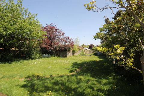 1 Willow Vale, Fetcham, Leatherhead, KT22 9TE