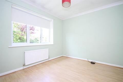 1 Willow Vale, Fetcham, Leatherhead, KT22 9TE