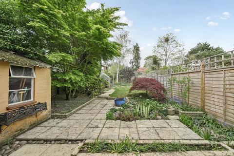 28 Buckingham Road, Richmond, TW10 7EQ