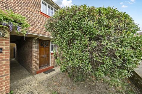 28 Buckingham Road, Richmond, TW10 7EQ