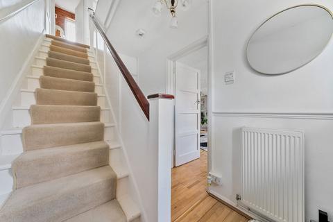 28 Buckingham Road, Richmond, TW10 7EQ