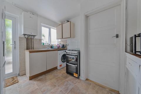 28 Buckingham Road, Richmond, TW10 7EQ