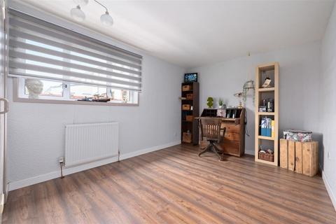 5 Forker Avenue, Rosyth, Dunfermline, KY11 2UH