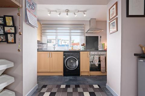 5 Forker Avenue, Rosyth, Dunfermline, KY11 2UH