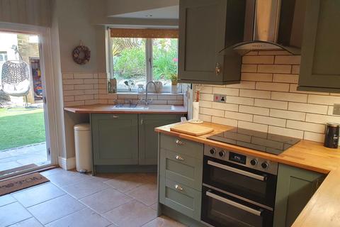 5 bedroom detached house for sale, Oldham Road, Delph OL3