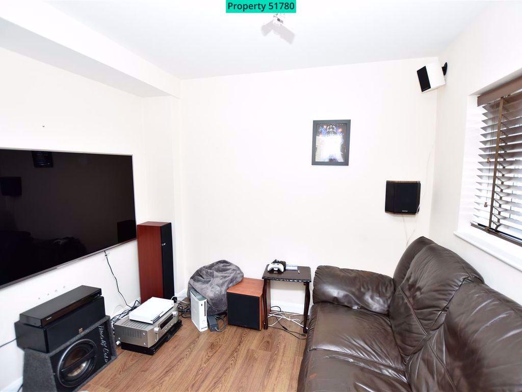Games room / 5th bed