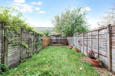 23 Ashmore Close, London, SE15 5GY
