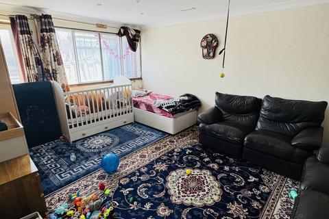 undefined, 15 Gilpin Way, UB3 5LZ
