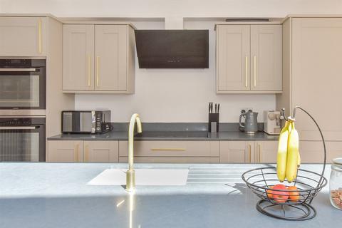 4 bedroom terraced house for sale, Haroldstone Road, Walthamstow