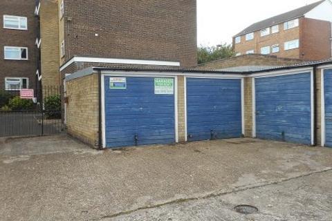 Garage to rent, Windsor Court, London N14