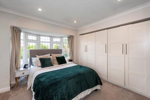 105 Appledore Avenue, Bexleyheath, DA7 6QJ