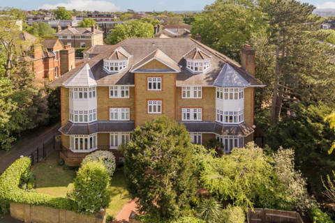 2 bedroom flat for sale, Arterberry Road, London SW20