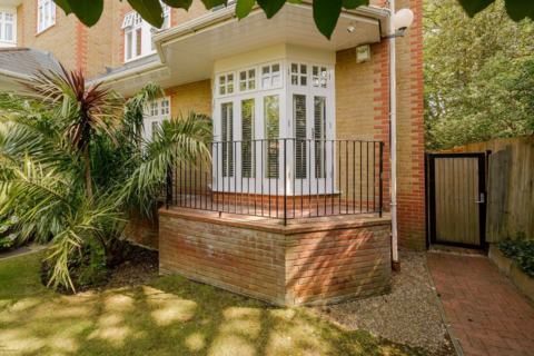2 bedroom flat for sale, Arterberry Road, London SW20