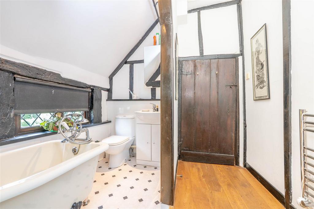 'Jack & Jill' Bathroom