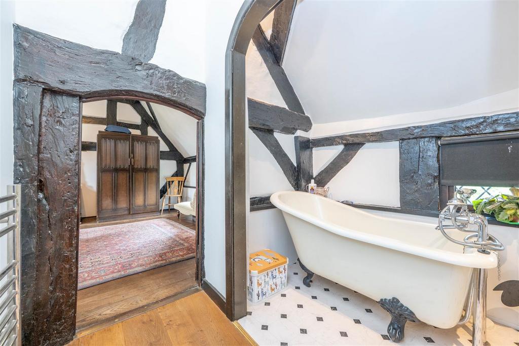 'Jack &amp; Jill' Bathroom