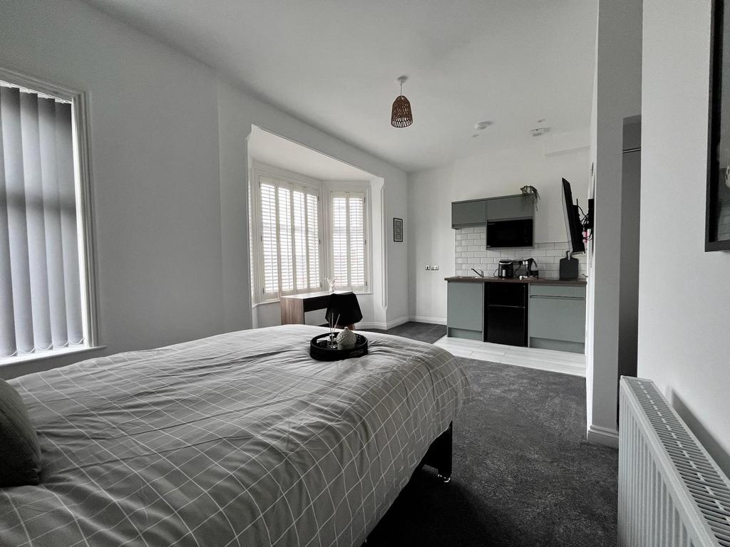 A beautifully presented double bedroom featurin...