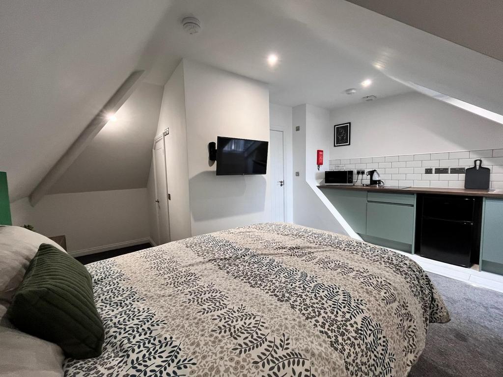Cozy double bedroom featuring a stylish design ...