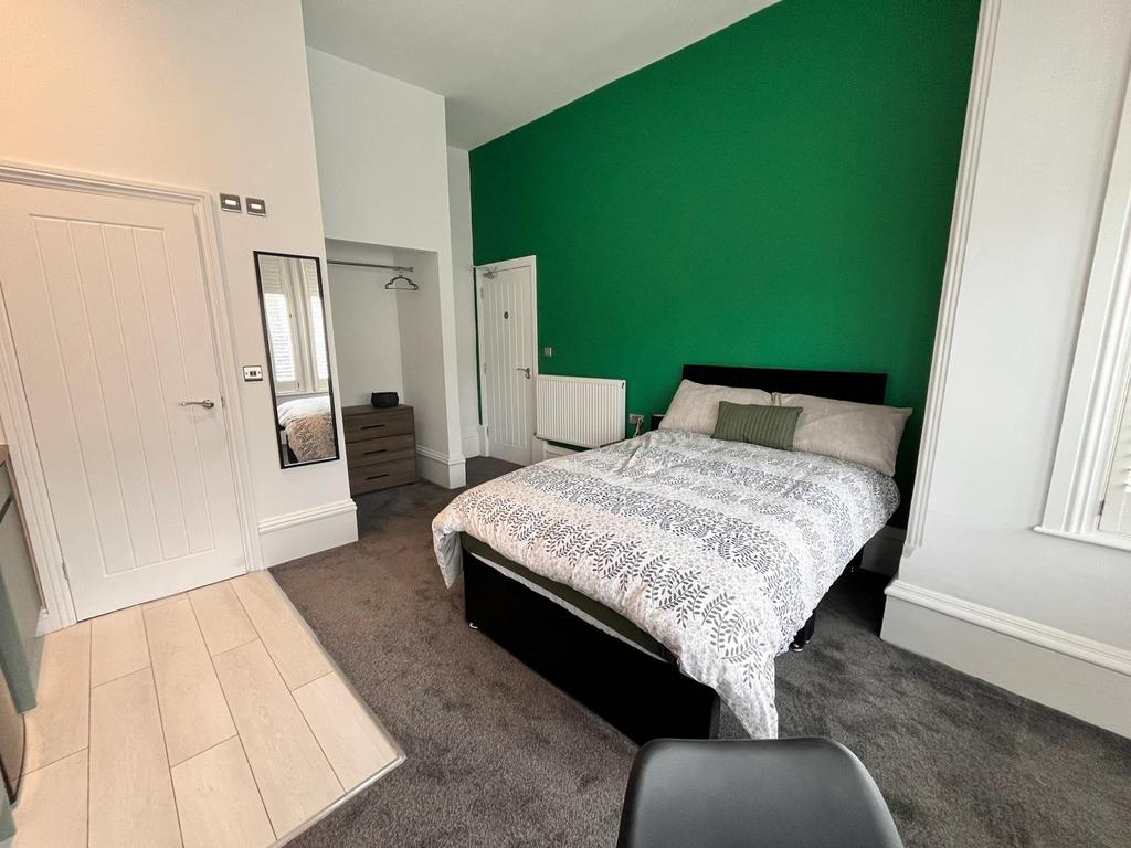 Experience comfort in this stylish double bedro...