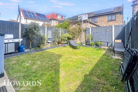 3 bedroom semi-detached house for sale, Beach Road, Gorleston