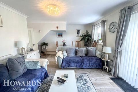 3 bedroom semi-detached house for sale, Beach Road, Gorleston