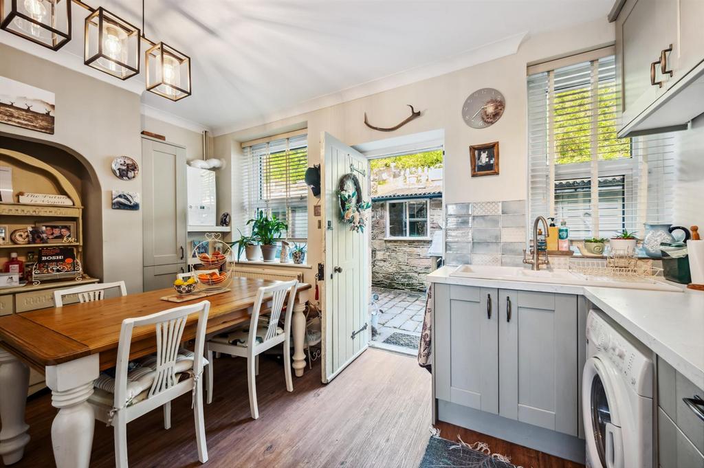 Dining Kitchen towards garden.jpg