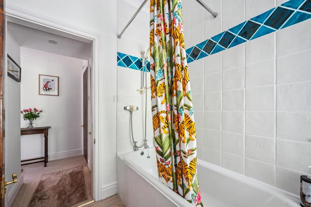 Bathroom towards landing.jpg