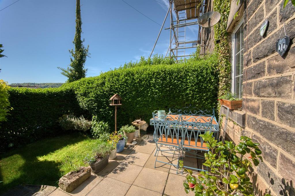 Front Garden - dining patio.jpg