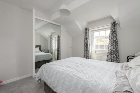 185/8 Canongate, Edinburgh, EH8 8BN