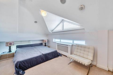 6 Surrey Crescent, London, W4 3AA