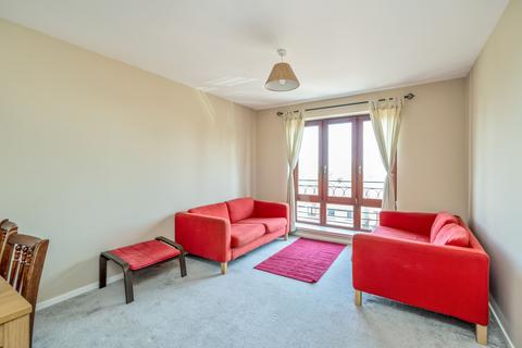 19/8 Hawkhill, Edinburgh, EH7 6LA