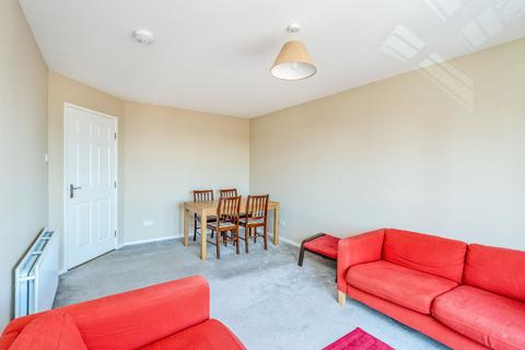 19/8 Hawkhill, Edinburgh, EH7 6LA