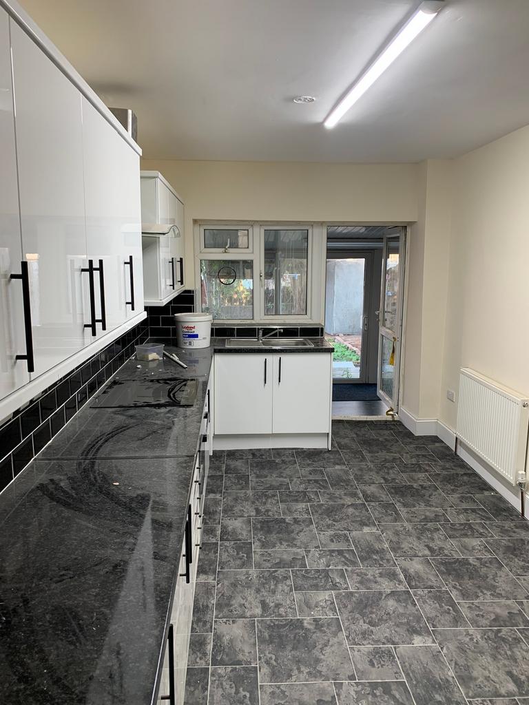Downend Road, Bristol BS16 6 bed house - £3,698 pcm (£853 pw)