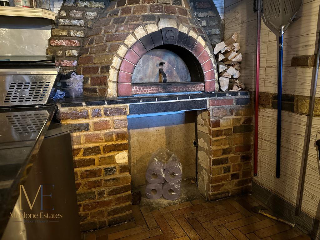 Pizza oven