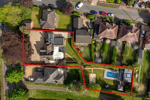 5 bedroom detached house for sale, Wellingborough Road, Rushden NN10