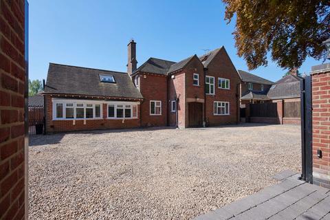 5 bedroom detached house for sale, Wellingborough Road, Rushden NN10