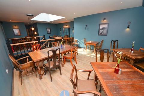 3 bedroom property for sale, St. Georges Street, Tenby