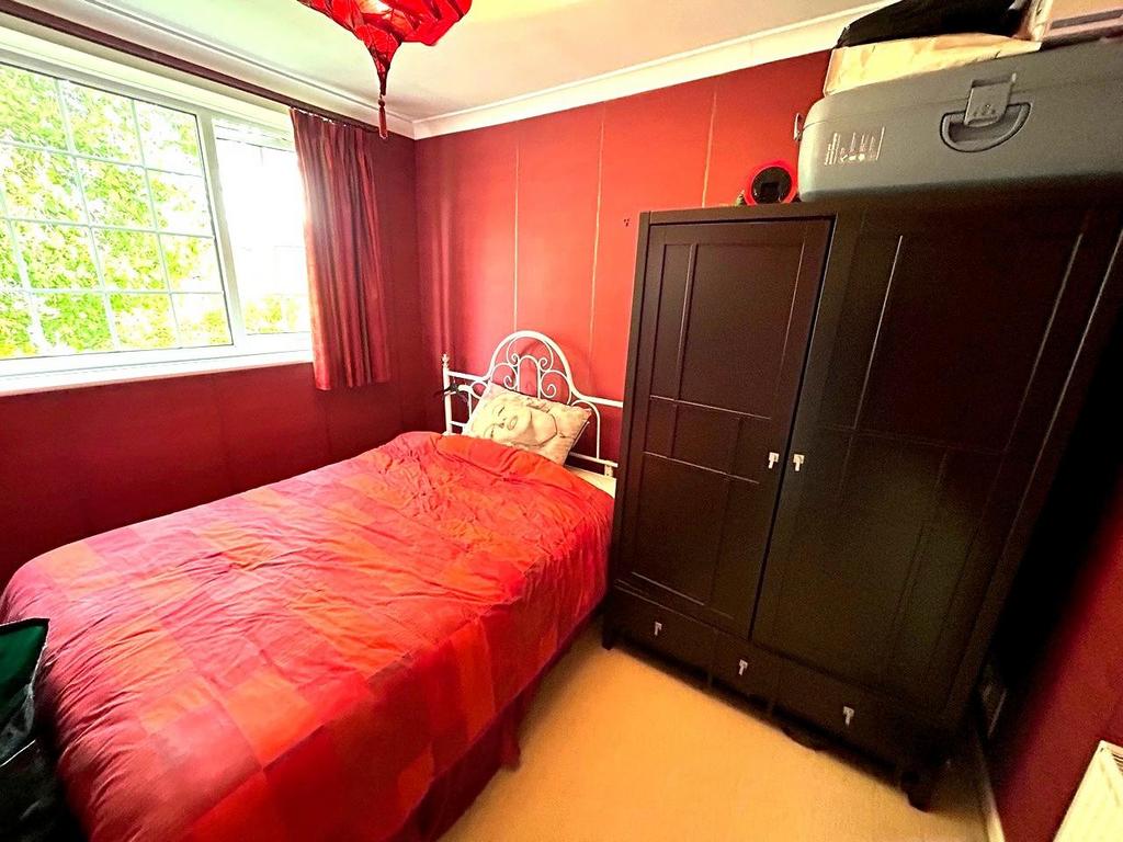 Bed 2.jpg