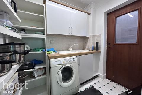 3 bedroom semi-detached house to rent, Broadacres, LUTON