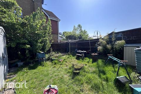 3 bedroom semi-detached house to rent, Broadacres, LUTON