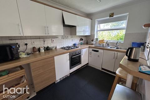 3 bedroom semi-detached house to rent, Broadacres, LUTON