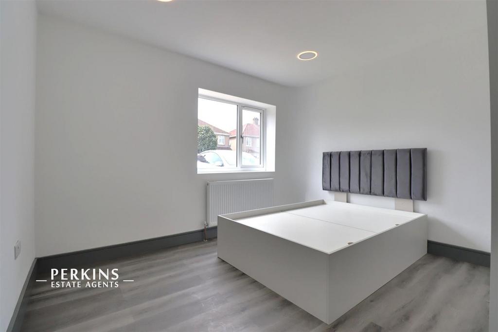 Bed 1.jpg