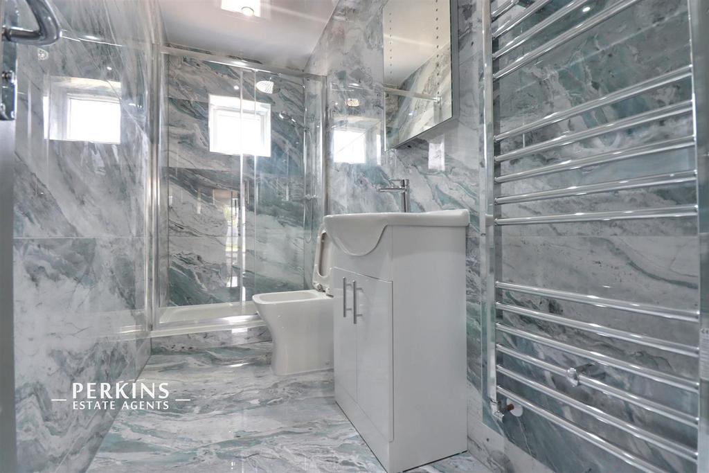 Bathroom 1.jpg