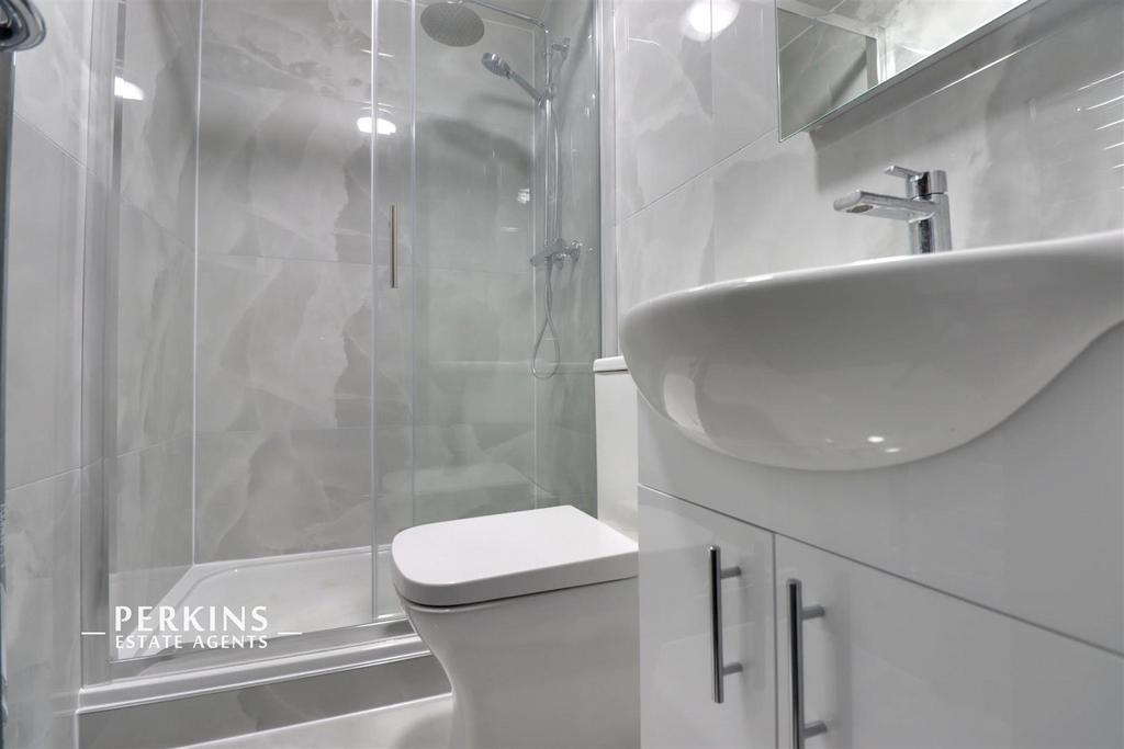 Bathroom 2.jpg